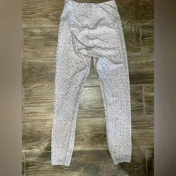 Varley women’s leggings - Picture 2 of 3